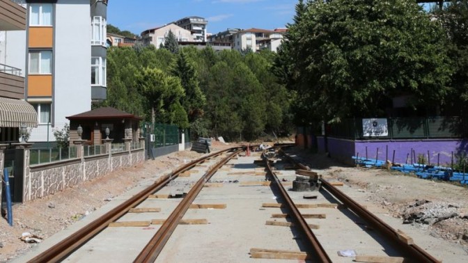 Alikahya Tramvay Hattı’nda raylar döşeniyor Alikahya Tramvay Hattı’nda raylar döşeniyor