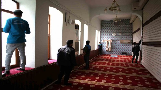 Başiskele’de camiler Ramazan’a hazırlanıyor