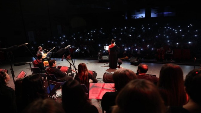 Çayırova’da Müzik Ziyafeti: Belediye Başkanı Sahneye Çıktı!