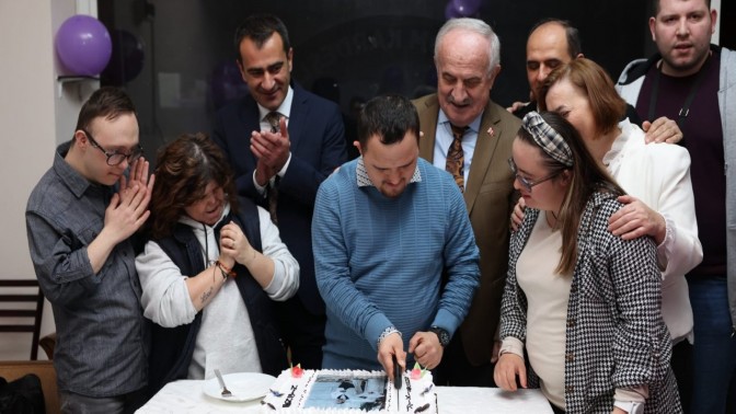 Dernekte doğum günü heyecanı Dernekte doğum günü heyecanı
