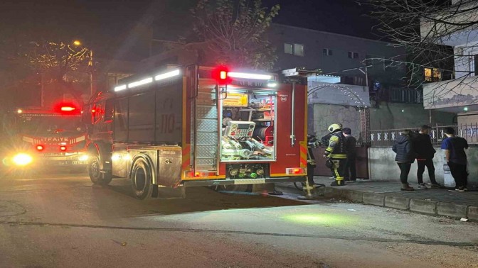 Elektrik panosunda çıkan yangın panik yaşattı!