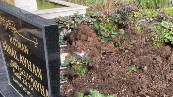 Hırsızlar, içinde para gömülü olduğu düşüncesiyle Dilan Polatın annesinin mezarını kazdı