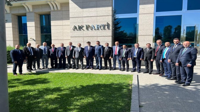 İşte AK Parti'nin yenil ilçe başkanlarından ilk fotoğraf