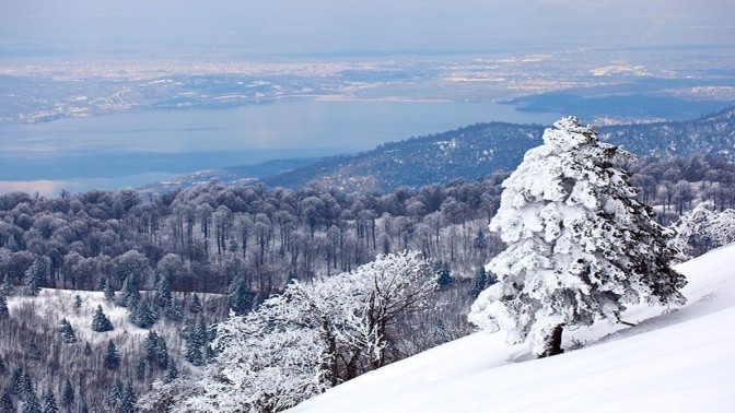 Kartepe’de kar kalınlığı 65 santimetreyi aştı