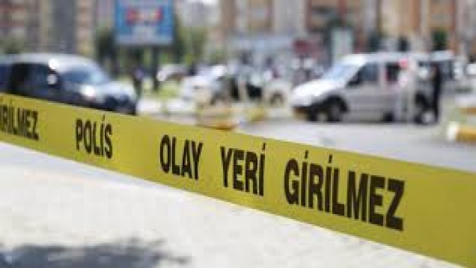 Kırmızı ışıkta araçta bekleyenler arasında bıçaklı kavga! Kırmızı ışıkta araçta bekleyenler arasında bıçaklı kavga!