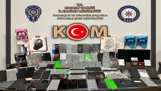 Kocaeli’de 115 gümrük kaçağı cep telefonu ele geçirildi