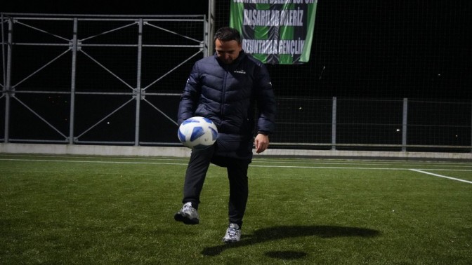 Teknik direktörüne kızıp futbolu bıraktı, kendisi hoca olup 7 kupa kazandı