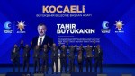 Cumhurbaşkanı Erdoğan, Tahir Büyükakın'ın elini böyle kaldırdı