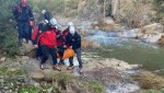 Kayalıklarda düşen tatilci kurtarıldı