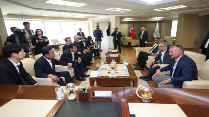 Güney Koreli Başkan, çay ve pişmaniyeye bayıldı Güney Koreli Başkan, çay ve pişmaniyeye bayıldı